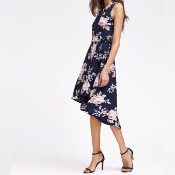 ✨HP✨V Neckline Floral Print Dip Hem Dress✨ - Picture 3 of 5
